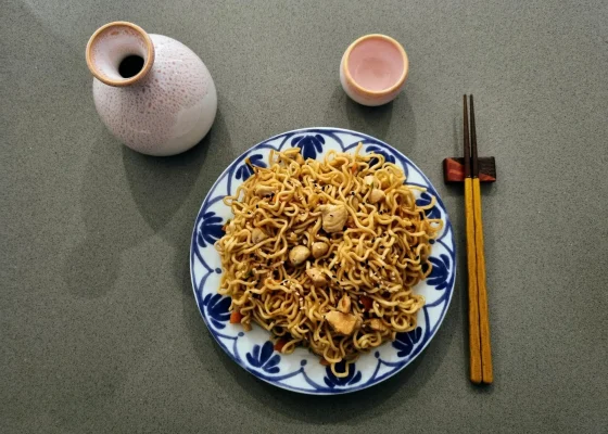 Fideus asiàtics amb salsa hoisin